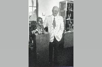 John Ludington with bronze bust of Frank Kent, 1990 (093-007-126)