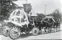 Labor Day parade float (007-022-055)